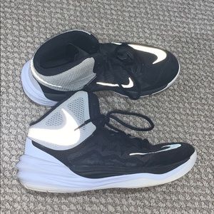 NIKE BASKETBALL SHOES